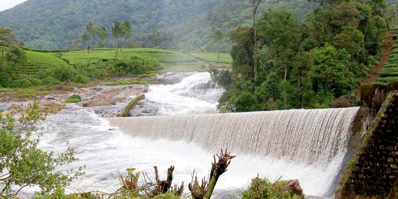 Pallivasal Falls Munnar (Timings, Entry Fee, Images, Best time to visit, Location & Information)