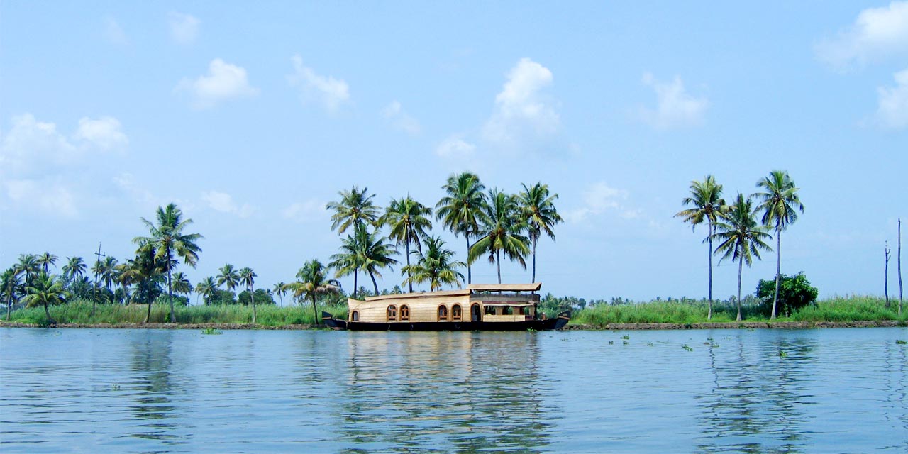 vembanad lake nearby tourist places